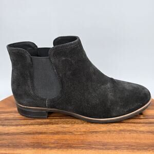 Clarks Chelsea Boots Women's 7 M Black Suede Leather Pull On Ankle Booties